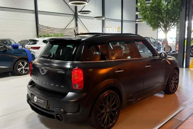 MINI Countryman (2015) thumbnail 4