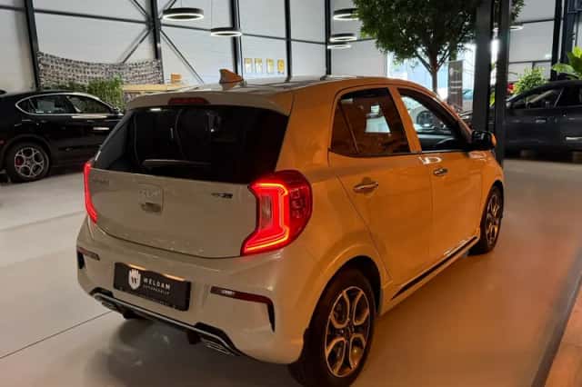 Kia Picanto (2024) thumbnail 3