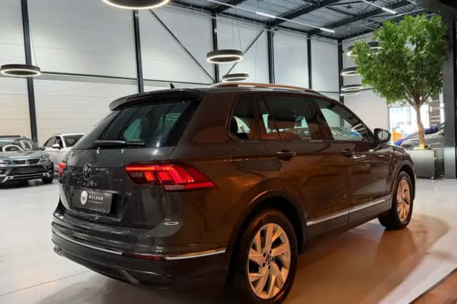 Volkswagen Tiguan (2021) thumbnail 3