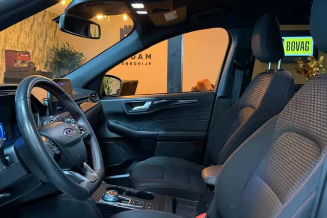 Ford Kuga (2023) thumbnail 6