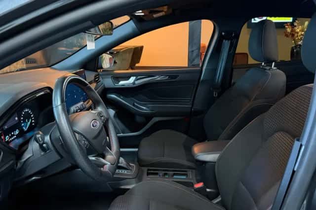 Ford Focus (2023) thumbnail 6