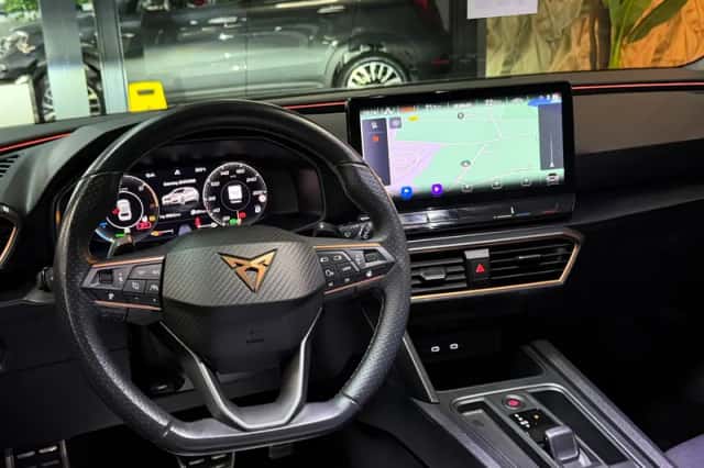 CUPRA Leon (2022) thumbnail 4