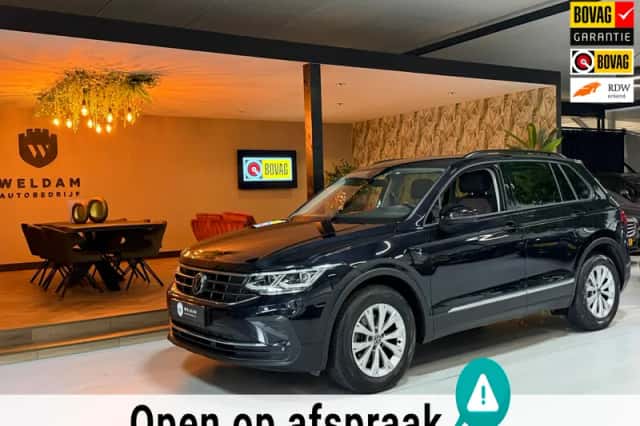 Volkswagen Tiguan (2021) thumbnail 2