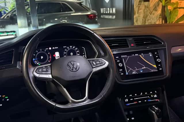Volkswagen Tiguan (2021) thumbnail 3