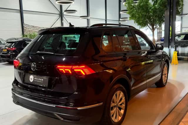 Volkswagen Tiguan (2021) thumbnail 4