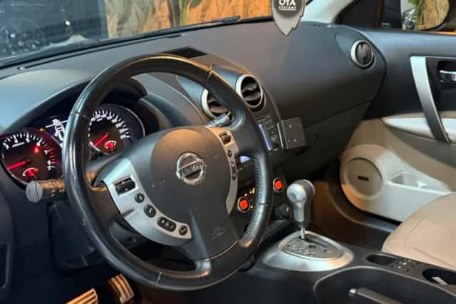 Nissan Qashqai (2011) thumbnail 3