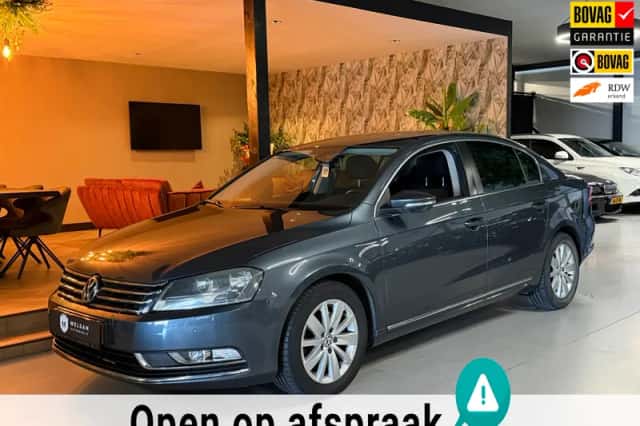 Volkswagen Passat (2011) thumbnail 2