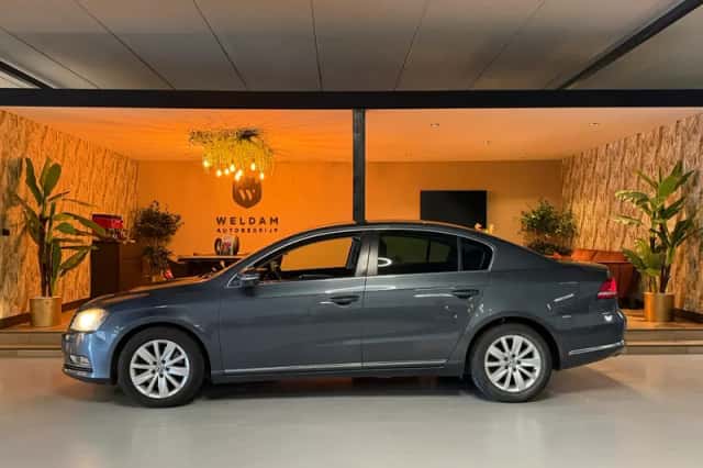 Volkswagen Passat (2011) thumbnail 6