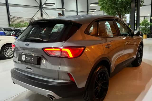 Ford Kuga (2024) thumbnail 4