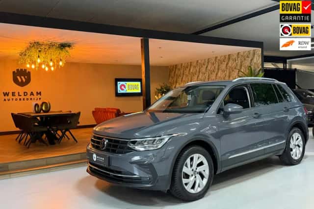 Volkswagen Tiguan (2021) thumbnail 2
