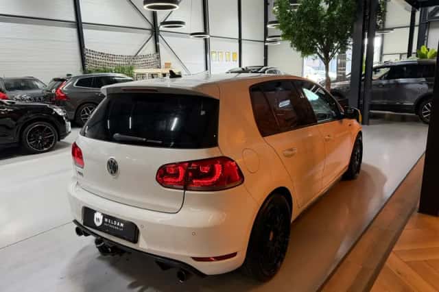 Volkswagen Golf (2012) thumbnail 4