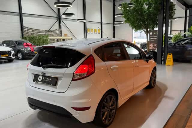 Ford Fiesta (2017) thumbnail 3