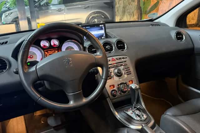 Peugeot 308 (2009) thumbnail 4