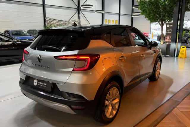 Renault Captur (2020) thumbnail 2