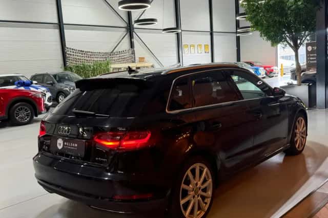 Audi A3 (2015) thumbnail 2