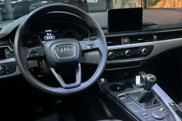 Audi A4 (2018) thumbnail 2