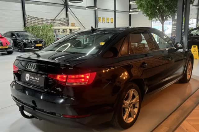 Audi A4 (2018) thumbnail 3