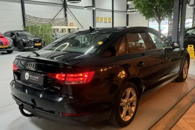 Audi A4 (2018) thumbnail 3