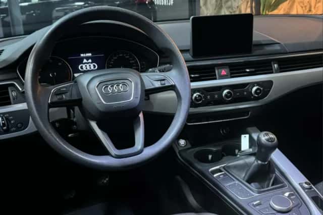 Audi A4 (2018) thumbnail 2
