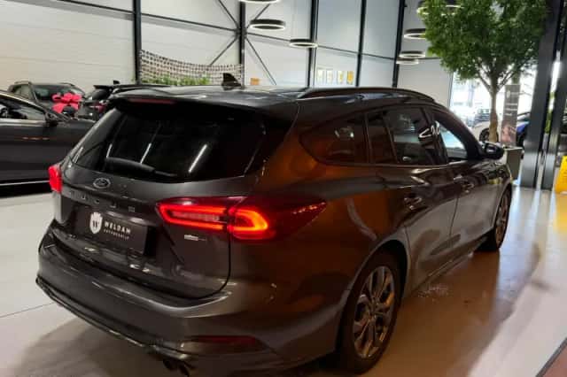Ford Focus (2023) thumbnail 3