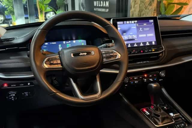 Jeep Compass (2023) thumbnail 2