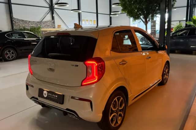 Kia Picanto (2024) thumbnail 2