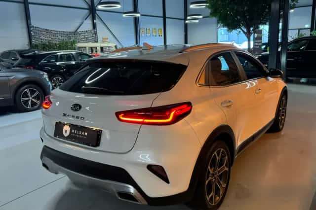 Kia XCeed (2022) thumbnail 3