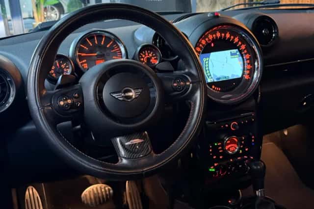 MINI Countryman (2015) thumbnail 2