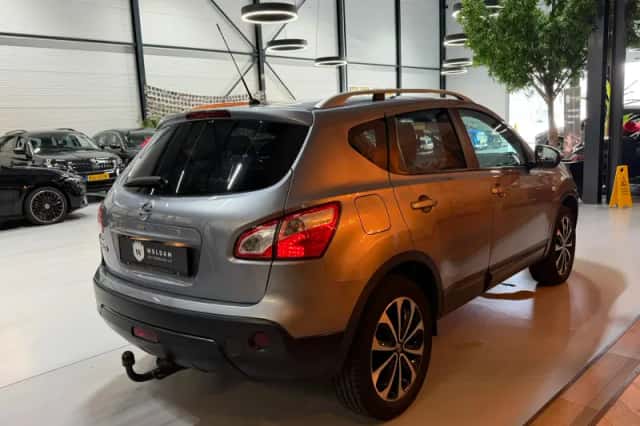 Nissan Qashqai (2011) thumbnail 3