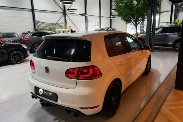 Volkswagen Golf (2012) thumbnail 3