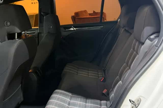 Volkswagen Golf (2012) thumbnail 6