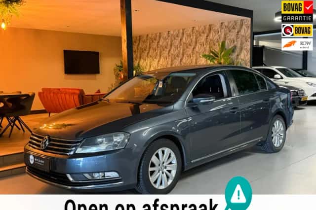 Volkswagen Passat (2011) thumbnail 1