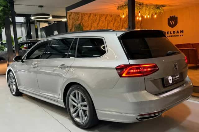 Volkswagen Passat (2017) thumbnail 2