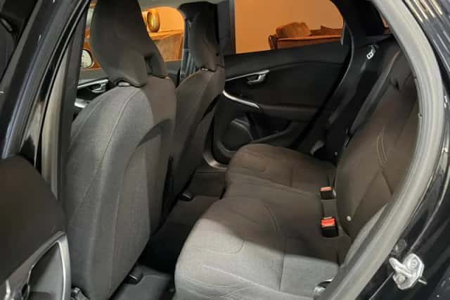 Volvo V40 (2014) thumbnail 6