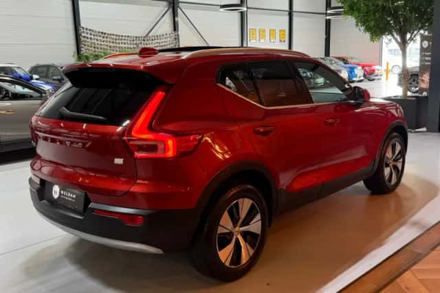 Volvo XC40 (2022) thumbnail 2