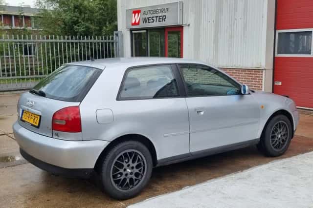 Audi A3 (1998) thumbnail 5