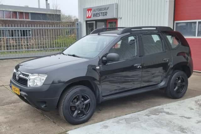 Dacia Duster (2010) thumbnail 2