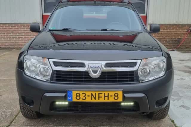Dacia Duster (2010) thumbnail 3
