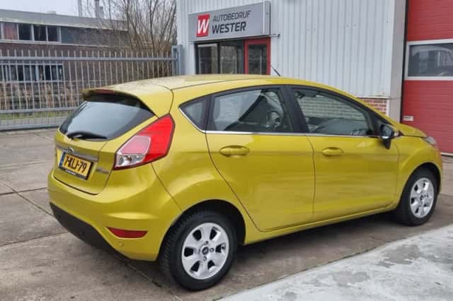 Ford Fiesta (2013) thumbnail 5