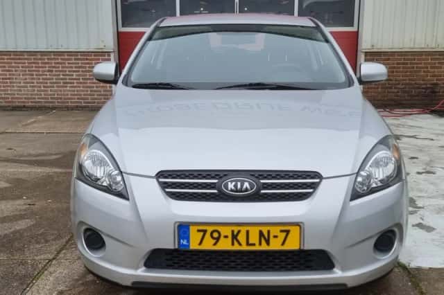 Kia Pro_cee'd (2010) thumbnail 3