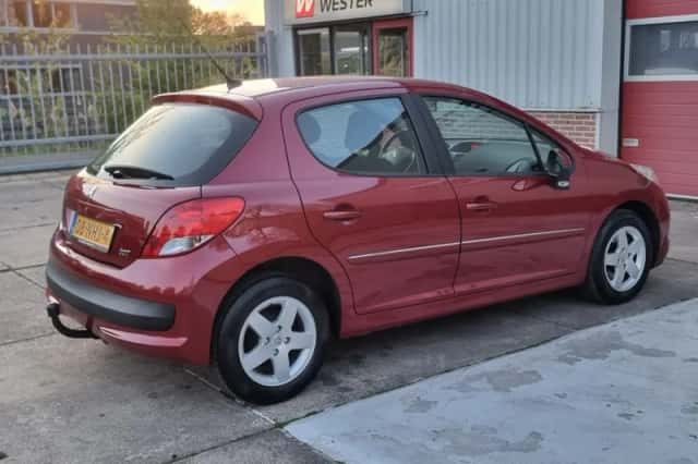 Peugeot 207 (2010) thumbnail 5