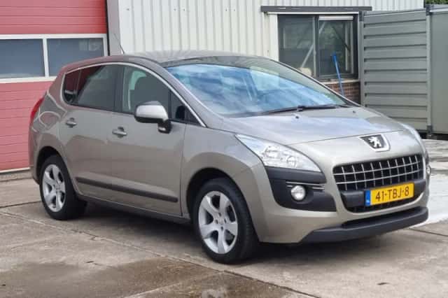 Peugeot 3008 (2012) thumbnail 4