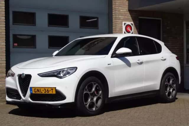 Alfa Romeo Stelvio (2021) thumbnail 2