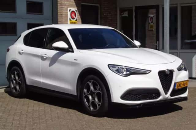 Alfa Romeo Stelvio (2021) thumbnail 3