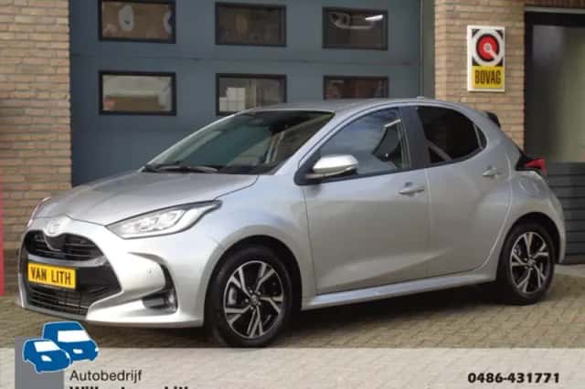 Toyota Yaris (2025) thumbnail 1