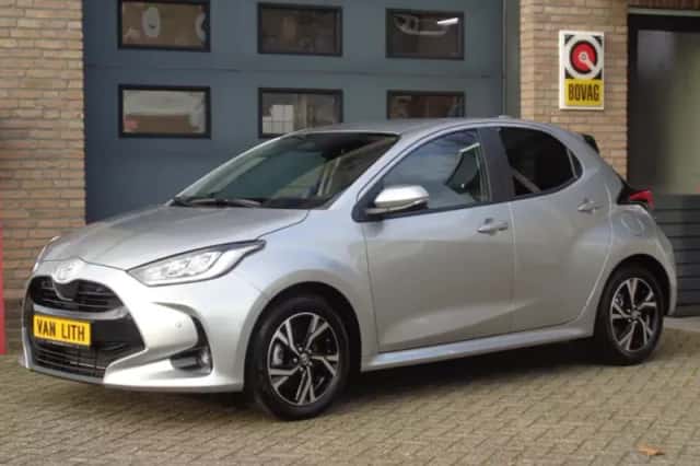 Toyota Yaris (2025) thumbnail 2