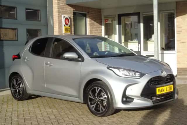 Toyota Yaris (2025) thumbnail 3