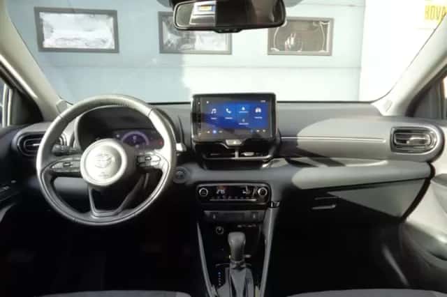 Toyota Yaris (2025) thumbnail 4