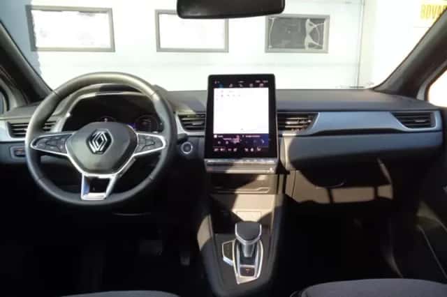 Renault Captur (2025) thumbnail 4