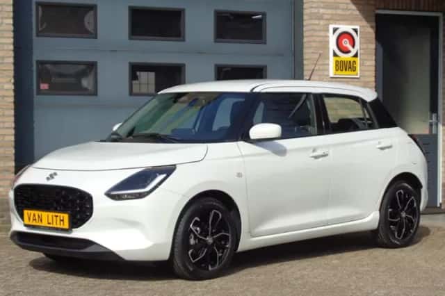 Suzuki Swift (2025) thumbnail 2